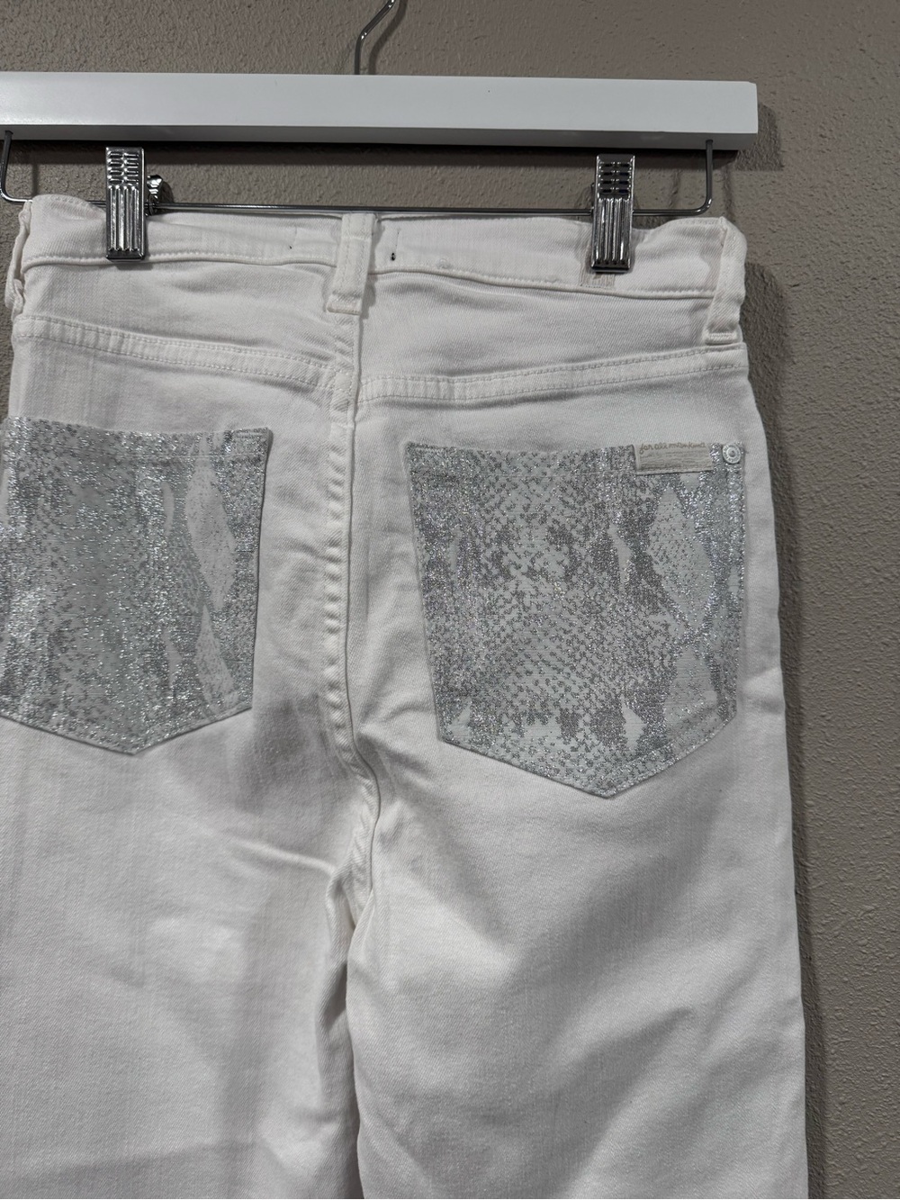 $225 Retail 7FAMK Womems White Metallic Skinny - Picture 3 of 9